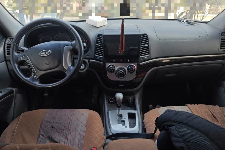 Used Hyundai Santa Fe Classic 2011 2.4 Comfort Edition 7-Seater Two-Wheel Drive Center Console