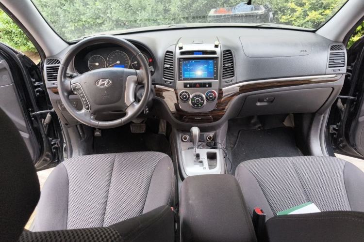 Used Hyundai Santa Fe Classic 2011 2.4 Comfort Edition 5-Seater Two-Wheel Drive Center Console