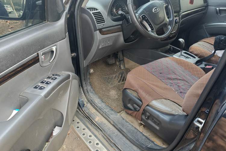 Used Hyundai Santa Fe Classic 2011 2.4 Comfort Edition 7-Seater Two-Wheel Drive Driver Seat