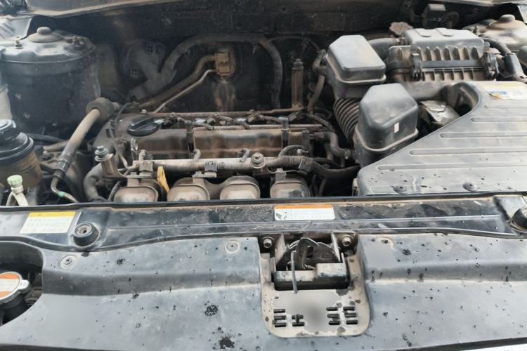 Used Hyundai Santa Fe Classic 2011 2.4 Ultimate Edition 7-Seater Two-Wheel Drive Engine Bay