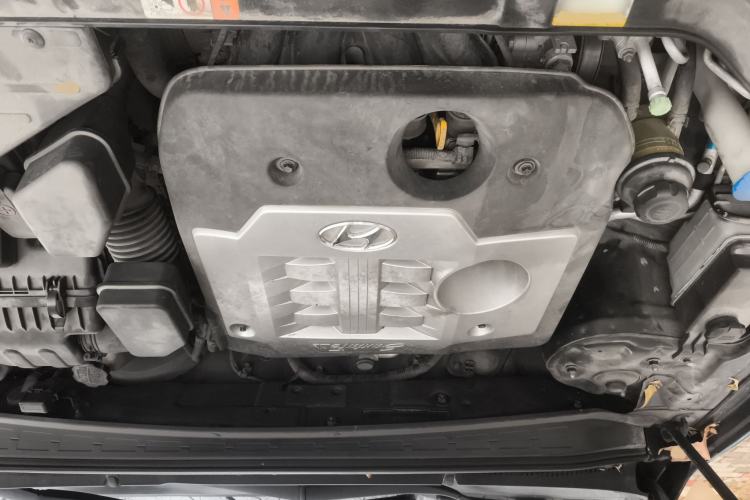 Used Hyundai Santa Fe Classic 2011 2.4 Ultimate Edition Five-Seater Two-Wheel Drive Engine Bay