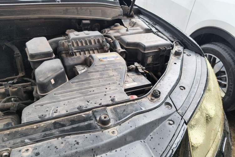 Used Hyundai Santa Fe Classic 2011 2.4 Ultimate Edition 7-Seater Two-Wheel Drive Engine Bay Left