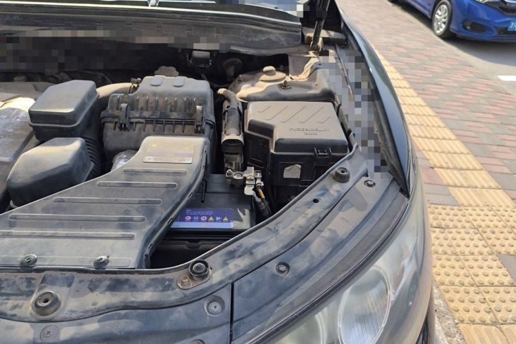 Used Hyundai Santa Fe Classic 2011 2.4 Ultimate Edition 7-Seater Two-Wheel Drive Engine Bay Left