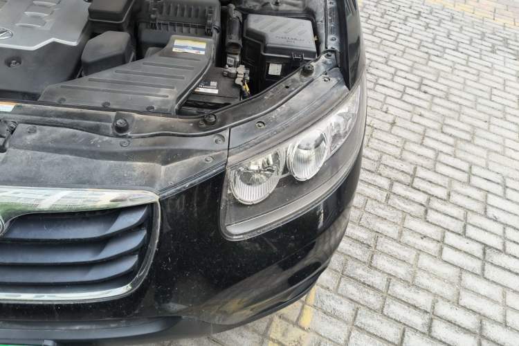 Used Hyundai Santa Fe Classic 2011 2.4 Comfort Edition 5-Seater Two-Wheel Drive Engine Bay Left
