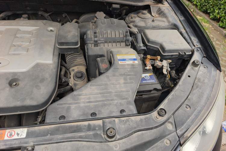 Used Hyundai Santa Fe Classic 2011 2.4 Comfort Edition 7-Seater Two-Wheel Drive Engine Bay Left