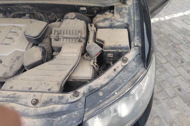 Used Hyundai Santa Fe Classic 2011 2.4 Comfort Edition 7-Seater Two-Wheel Drive Engine Bay Left