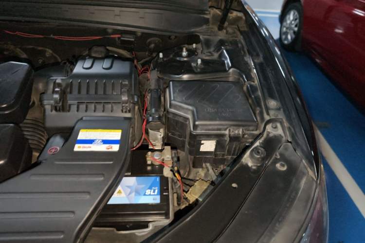 Used Hyundai Santa Fe Classic 2011 2.4 Ultimate Edition 7-Seater Two-Wheel Drive Engine Bay Left