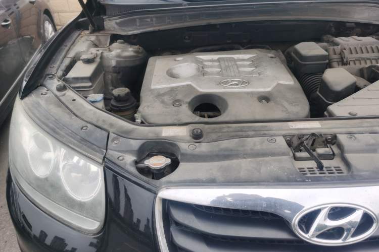 Used Hyundai Santa Fe Classic 2011 2.4 Comfort Edition 5-Seater Two-Wheel Drive Engine Bay Right