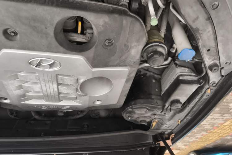 Used Hyundai Santa Fe Classic 2011 2.4 Ultimate Edition Five-Seater Two-Wheel Drive Engine Bay Right