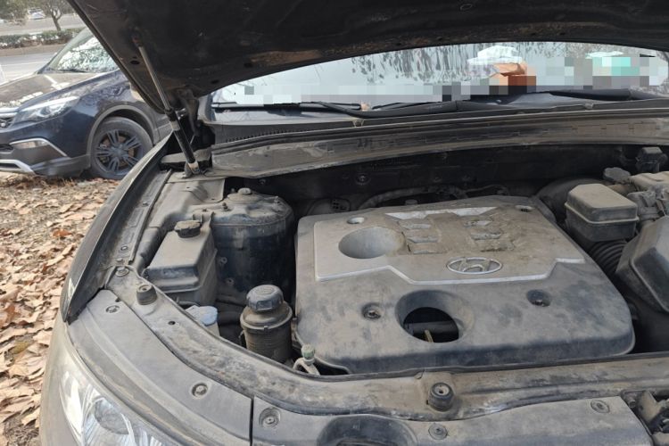 Used Hyundai Santa Fe Classic 2011 2.4 Comfort Edition 7-Seater Two-Wheel Drive Engine Bay Right