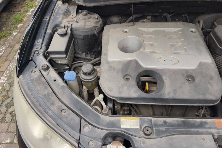 Used Hyundai Santa Fe Classic 2011 2.4 Comfort Edition 7-Seater Two-Wheel Drive Engine Bay Right