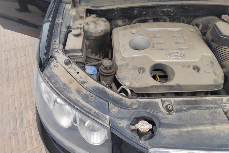 Used Hyundai Santa Fe Classic 2011 2.4 Comfort Edition 7-Seater Two-Wheel Drive Engine Bay Right