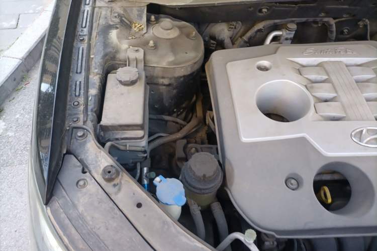 Used Hyundai Santa Fe Classic 2011 2.4 Comfort Edition 7-Seater Two-Wheel Drive Engine Bay Right