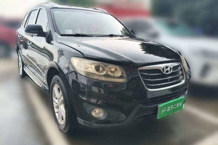 Used Hyundai Santa Fe Classic 2011 2.4 Ultimate Edition 7-Seater Two-Wheel Drive Front Right 45 Deg