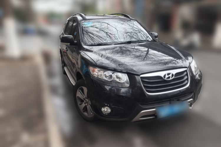 Used Hyundai Santa Fe Classic 2011 2.4 Ultimate Edition Five-Seater Two-Wheel Drive Front Right 45 Deg