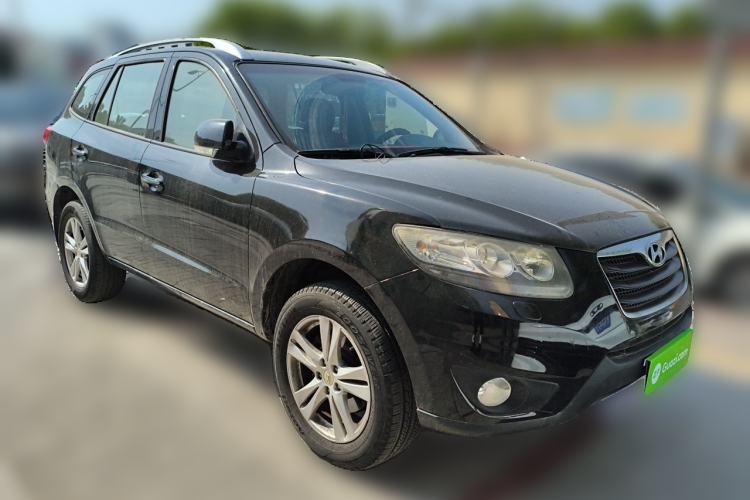 Used Hyundai Santa Fe Classic 2011 2.4 Ultimate Edition 7-Seater Two-Wheel Drive Front Right 45 Deg