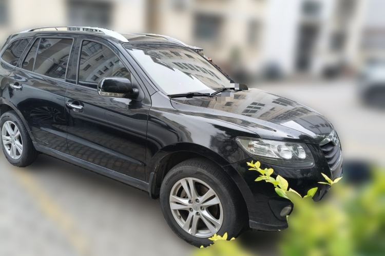 Used Hyundai Santa Fe Classic 2011 2.4 Comfort Edition 5-Seater Two-Wheel Drive Front Right 45 Deg