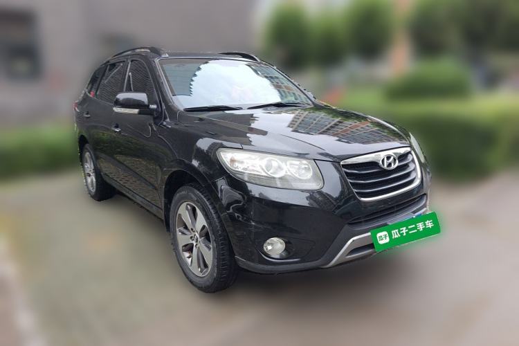 Used Hyundai Santa Fe Classic 2011 2.4 Comfort Edition 7-Seater Two-Wheel Drive Front Right 45 Deg