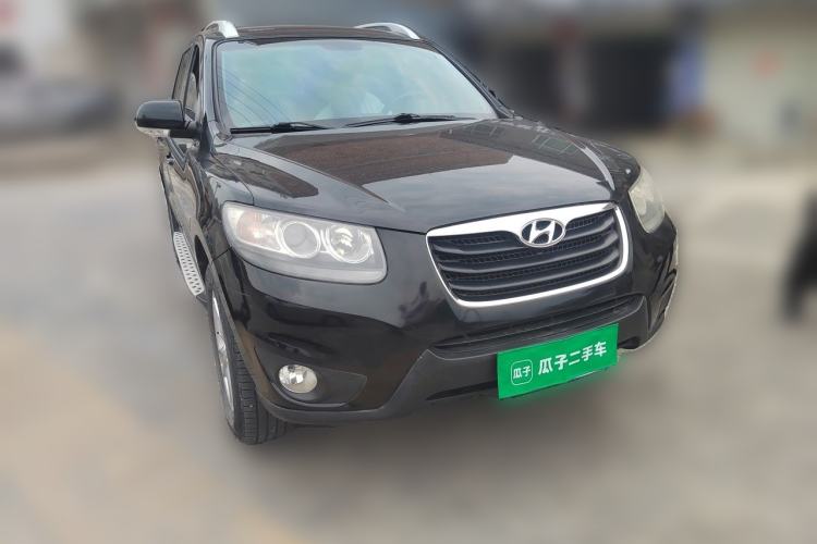 Used Hyundai Santa Fe Classic 2011 2.4 Comfort Edition 7-Seater Two-Wheel Drive Front Right 45 Deg