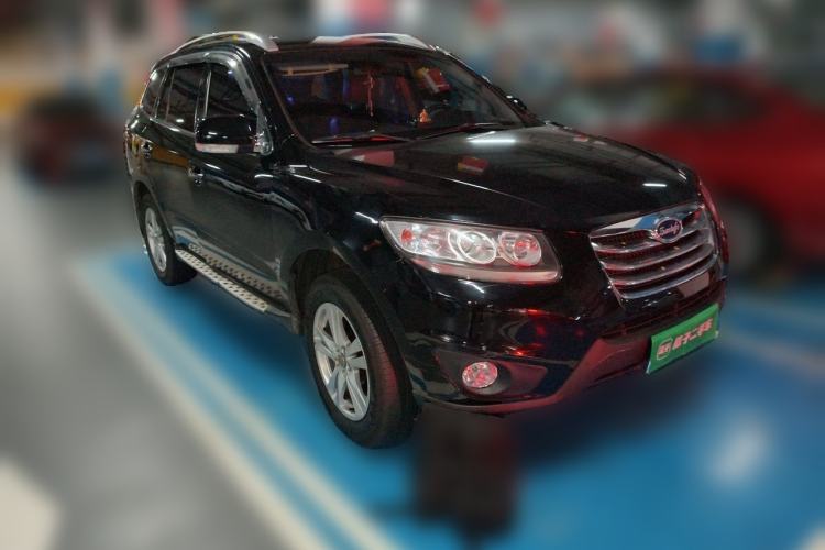 Used Hyundai Santa Fe Classic 2011 2.4 Ultimate Edition 7-Seater Two-Wheel Drive Front Right 45 Deg