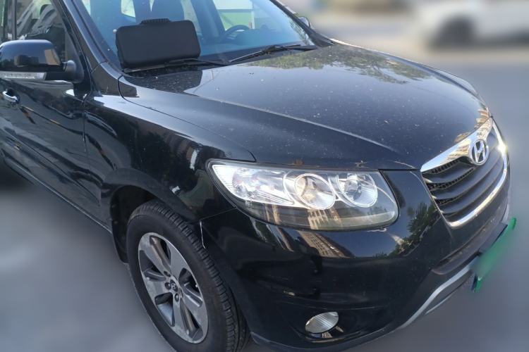 Used Hyundai Santa Fe Classic 2011 2.4 Comfort Edition 7-Seater Two-Wheel Drive Front Right 45 Deg
