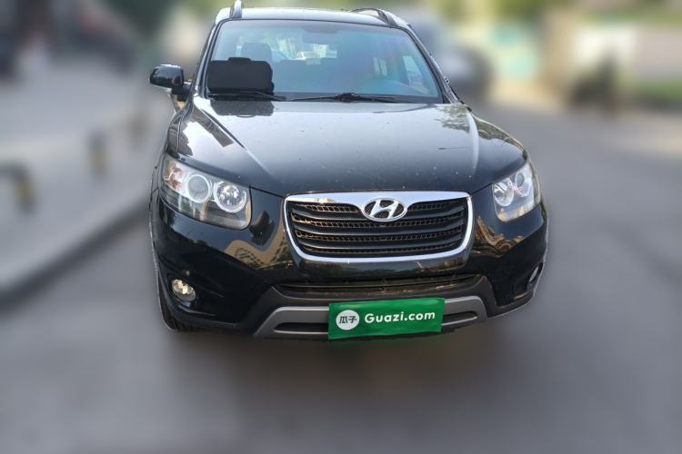 Used Hyundai Santa Fe Classic 2011 2.4 Comfort Edition 7-Seater Two-Wheel Drive Front