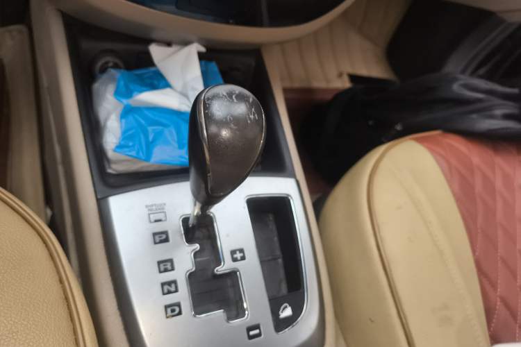 Used Hyundai Santa Fe Classic 2011 2.4 Ultimate Edition Five-Seater Two-Wheel Drive Gear Lever