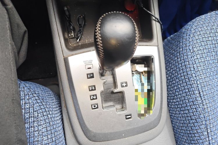 Used Hyundai Santa Fe Classic 2011 2.4 Comfort Edition 5-Seater Two-Wheel Drive Gear Lever