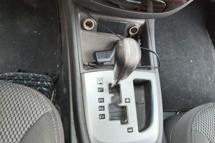 Used Hyundai Santa Fe Classic 2011 2.4 Comfort Edition 5-Seater Two-Wheel Drive Gear Lever