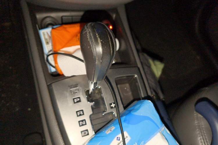 Used Hyundai Santa Fe Classic 2011 2.4 Ultimate Edition 7-Seater Two-Wheel Drive Gear Lever