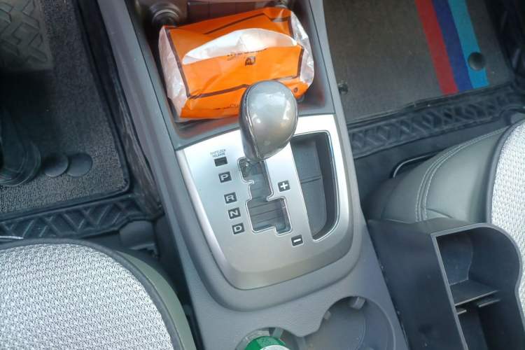 Used Hyundai Santa Fe Classic 2011 2.4 Comfort Edition 7-Seater Two-Wheel Drive Gear Lever