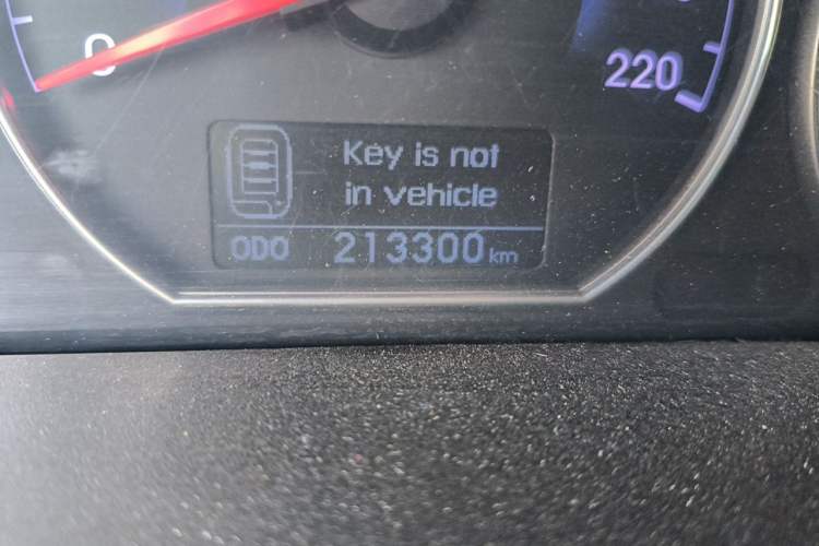 Used Hyundai Santa Fe Classic 2011 2.4 Ultimate Edition 7-Seater Two-Wheel Drive Odometer Close Up