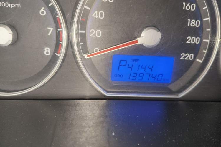 Used Hyundai Santa Fe Classic 2011 2.4 Comfort Edition 5-Seater Two-Wheel Drive Odometer Close Up