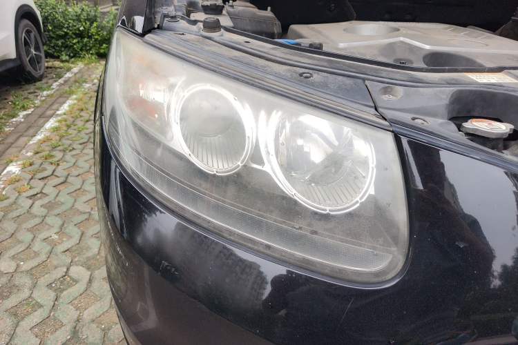 Used Hyundai Santa Fe Classic 2011 2.4 Comfort Edition 7-Seater Two-Wheel Drive Right Front Headlight