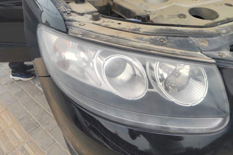 Used Hyundai Santa Fe Classic 2011 2.4 Comfort Edition 7-Seater Two-Wheel Drive Right Front Headlight