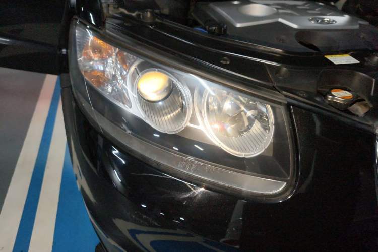 Used Hyundai Santa Fe Classic 2011 2.4 Ultimate Edition 7-Seater Two-Wheel Drive Right Front Headlight
