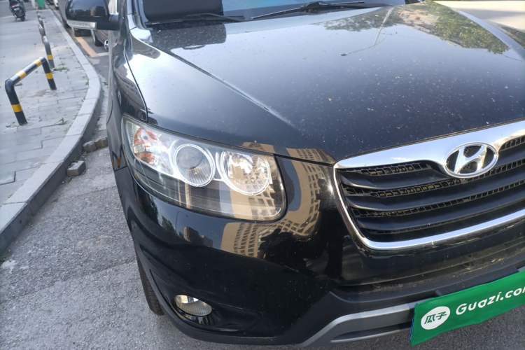 Used Hyundai Santa Fe Classic 2011 2.4 Comfort Edition 7-Seater Two-Wheel Drive Right Front Headlight