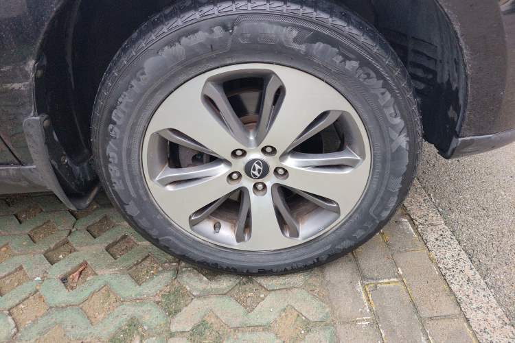Used Hyundai Santa Fe Classic 2011 2.4 Comfort Edition 7-Seater Two-Wheel Drive Right Front Wheel Hub