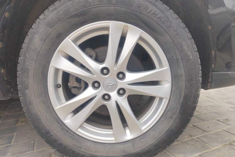 Used Hyundai Santa Fe Classic 2011 2.4 Comfort Edition 7-Seater Two-Wheel Drive Right Front Wheel Hub