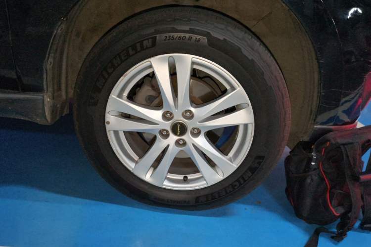 Used Hyundai Santa Fe Classic 2011 2.4 Ultimate Edition 7-Seater Two-Wheel Drive Right Front Wheel Hub