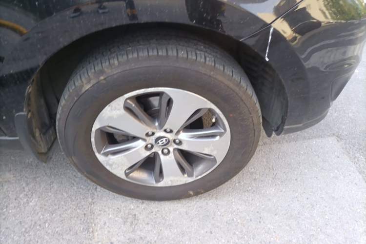Used Hyundai Santa Fe Classic 2011 2.4 Comfort Edition 7-Seater Two-Wheel Drive Right Front Wheel Hub