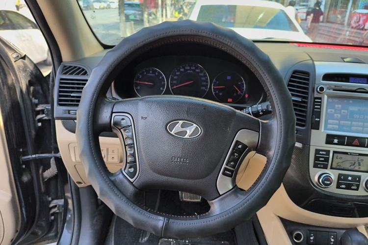 Used Hyundai Santa Fe Classic 2011 2.4 Ultimate Edition 7-Seater Two-Wheel Drive Steering Wheel