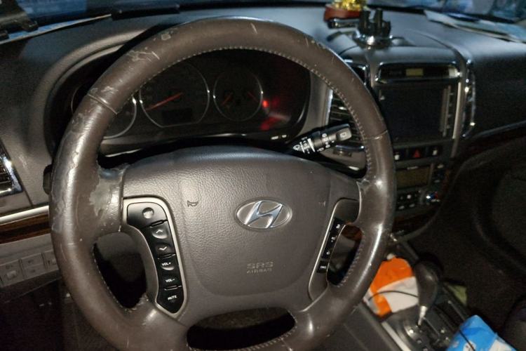 Used Hyundai Santa Fe Classic 2011 2.4 Ultimate Edition 7-Seater Two-Wheel Drive Steering Wheel