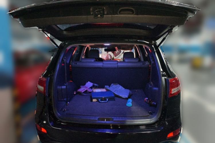 Used Hyundai Santa Fe Classic 2011 2.4 Ultimate Edition 7-Seater Two-Wheel Drive Trunk
