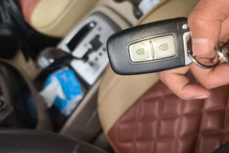Used Hyundai Santa Fe Classic 2011 2.4 Ultimate Edition Five-Seater Two-Wheel Drive Vehicle Key
