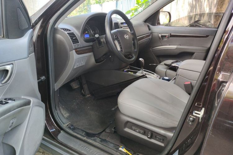 Used Hyundai Santa Fe Classic 2011 2.4 Comfort Edition 7-Seater Two-Wheel Drive Driver Seat