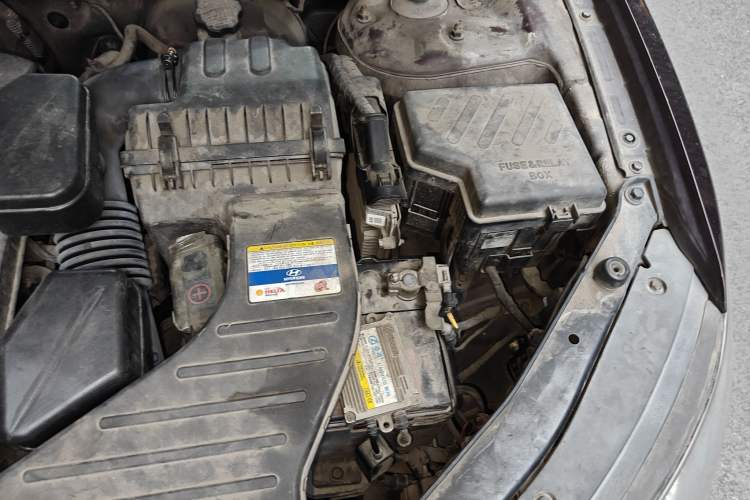 Used Hyundai Santa Fe Classic 2011 2.4 Comfort Edition 7-Seater Two-Wheel Drive Engine Bay Left