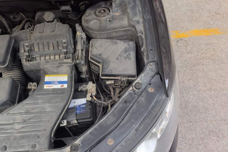Used Hyundai Santa Fe Classic 2011 2.4 Comfort Edition 7-Seater Two-Wheel Drive Engine Bay Left