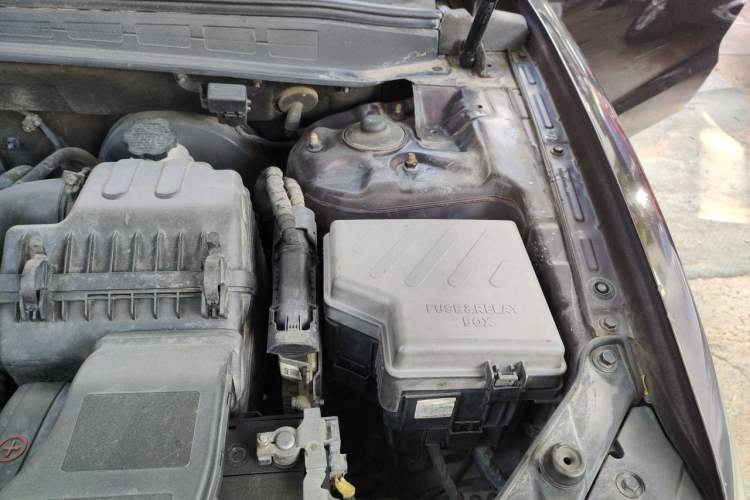 Used Hyundai Santa Fe Classic 2011 2.4 Comfort Edition 7-Seater Two-Wheel Drive Engine Bay Left