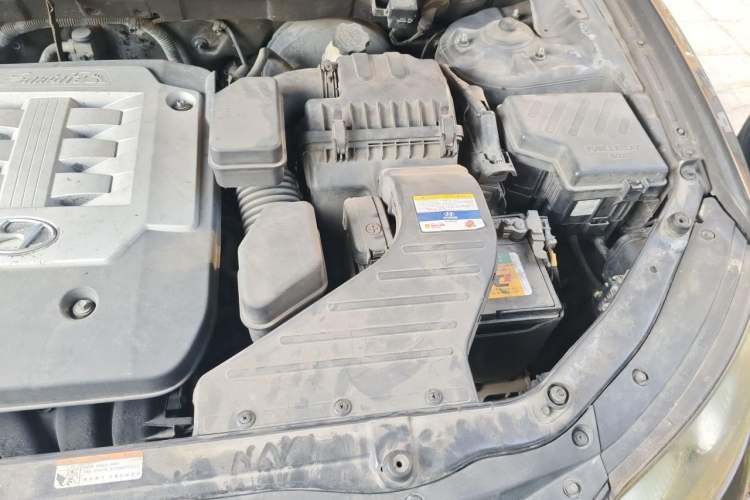 Used Hyundai Santa Fe Classic 2011 2.4 Ultimate Edition 7-Seater Two-Wheel Drive Engine Bay Left